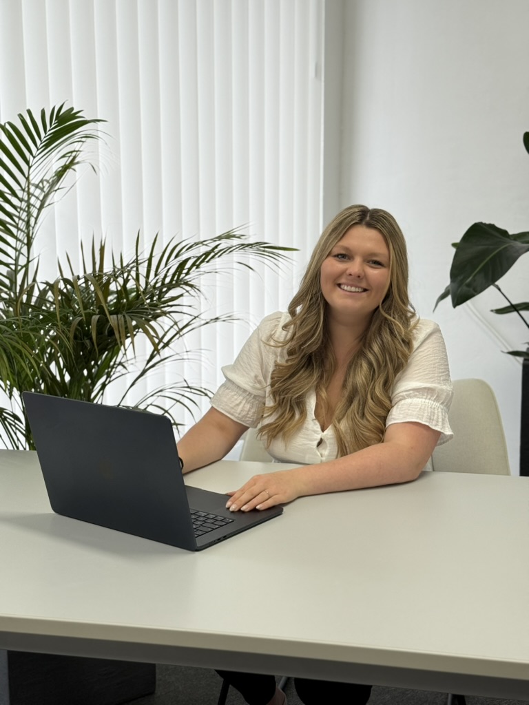 Jessy, Webdesign und Grafikdesign bei Stoll Digital